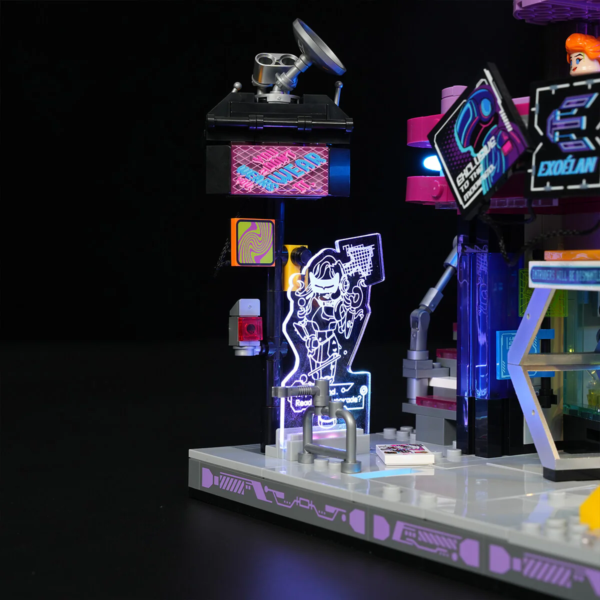 17007_Cyber Couture Galleria_Cyber Couture Galleria_Lumibricks_lightbricks10