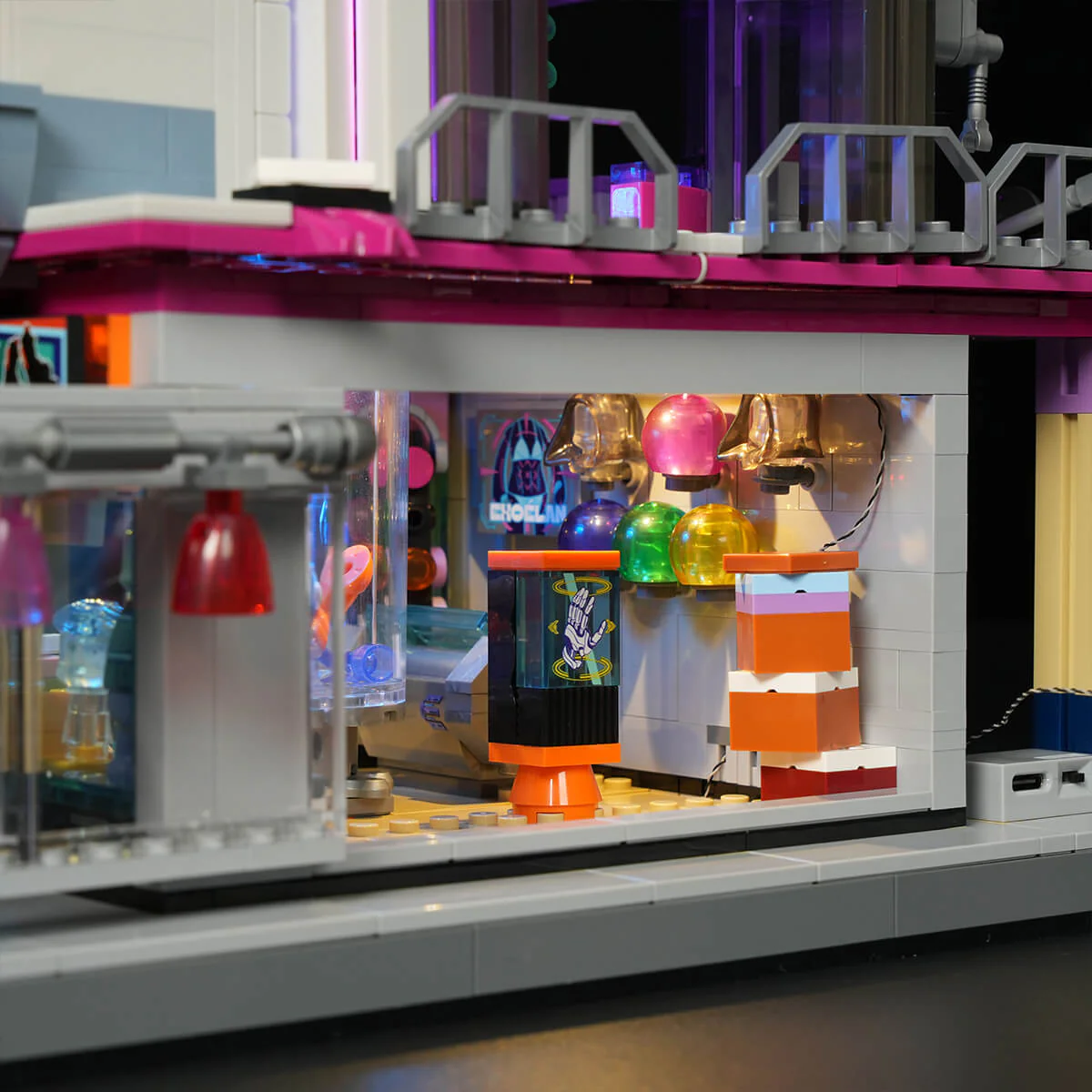 17007_Cyber Couture Galleria_Cyber Couture Galleria_Lumibricks_lightbricks8