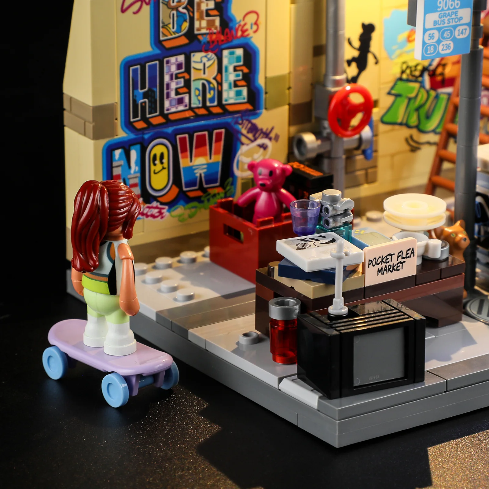 F9066_Graffiti Bus Stop_Graffiti-Bushaltestelle_Lumibricks_lightbricks5