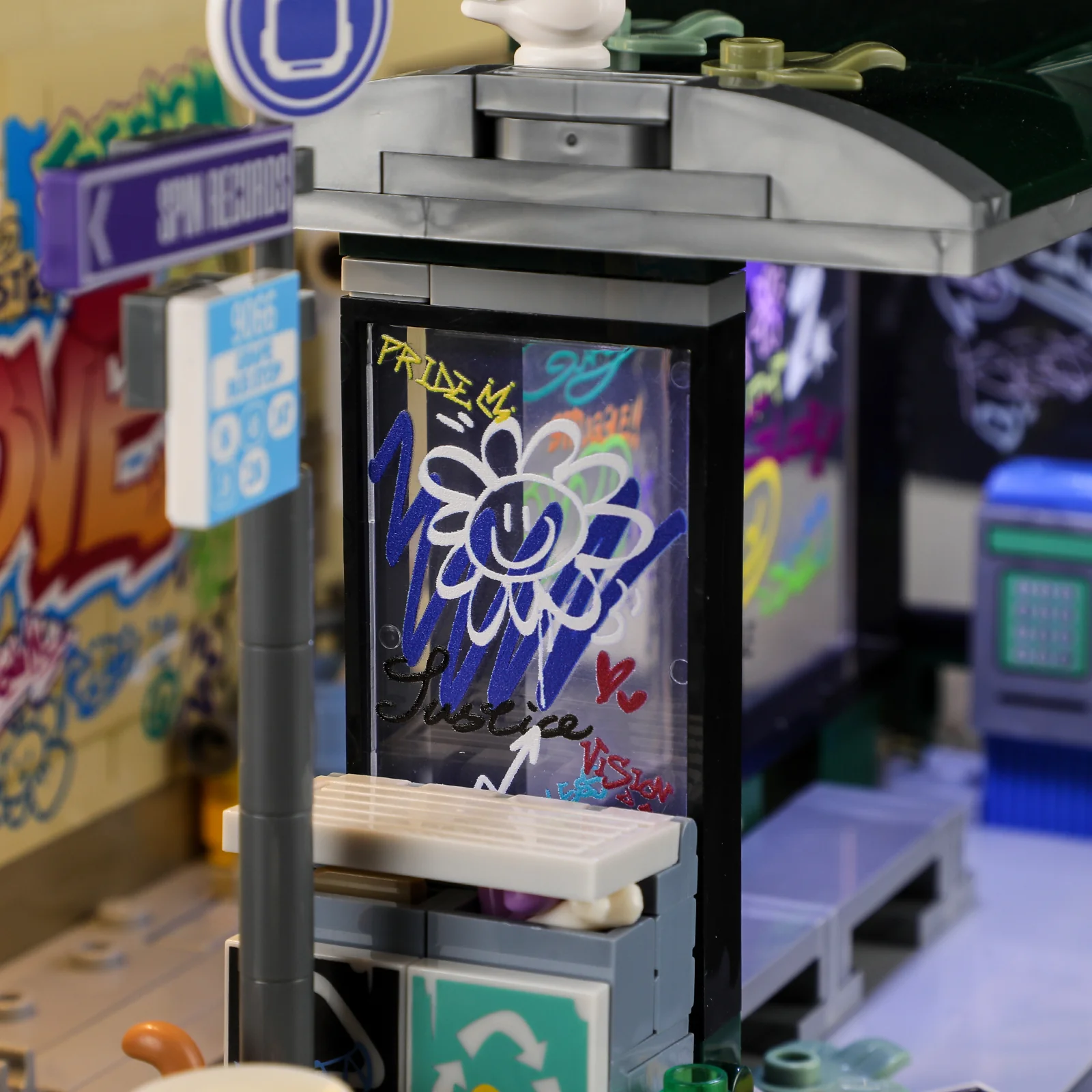 F9066_Graffiti Bus Stop_Graffiti-Bushaltestelle_Lumibricks_lightbricks7