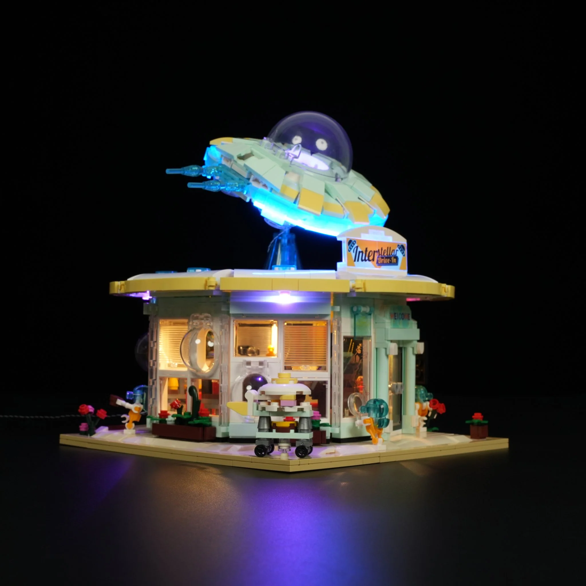 L9104_Interstellar Drive-In_Interstellares Drive-In_Lumibricks_lightbricks5