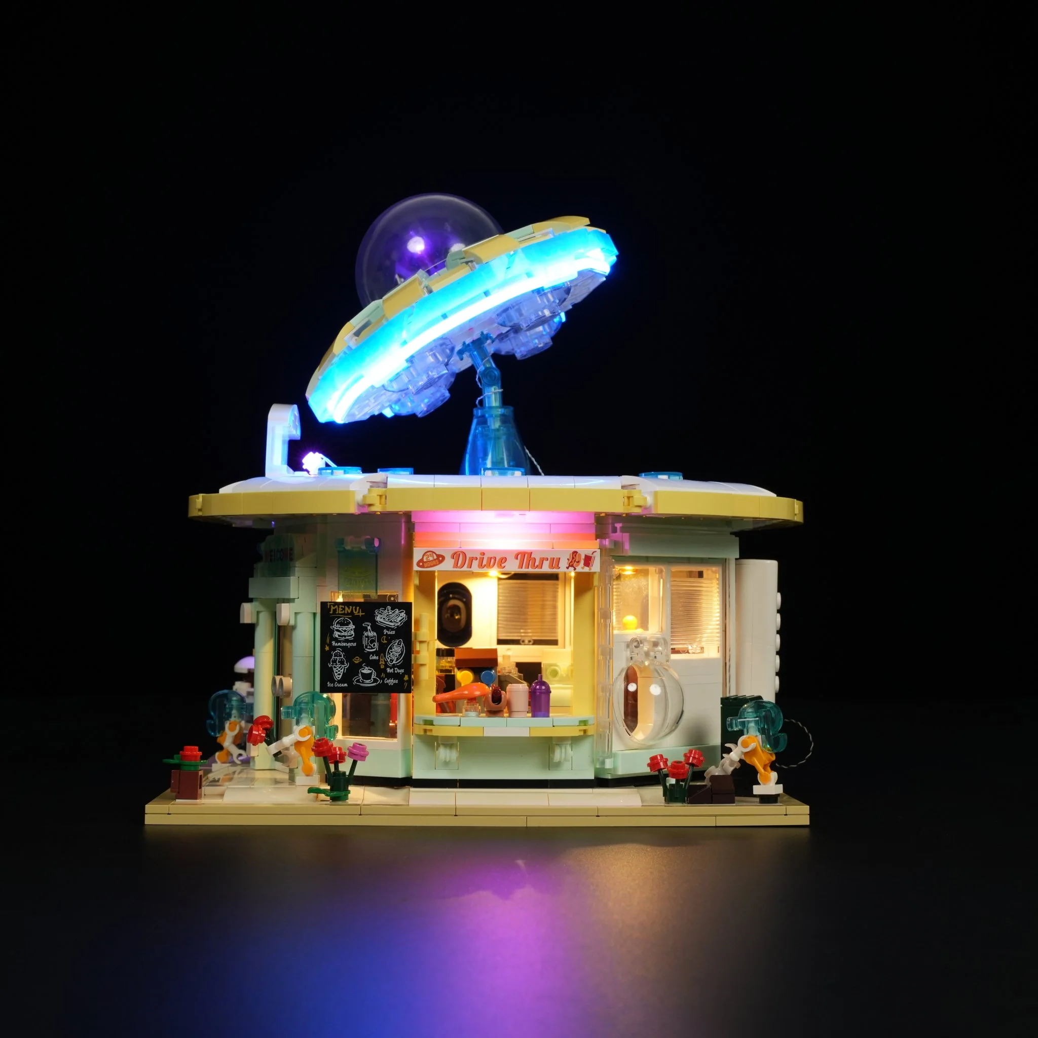 L9104_Interstellar Drive-In_Interstellares Drive-In_Lumibricks_lightbricks6