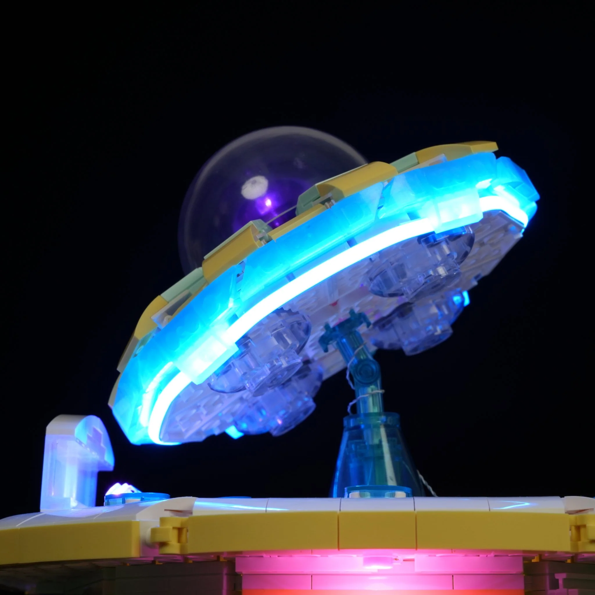 L9104_Interstellar Drive-In_Interstellares Drive-In_Lumibricks_lightbricks7